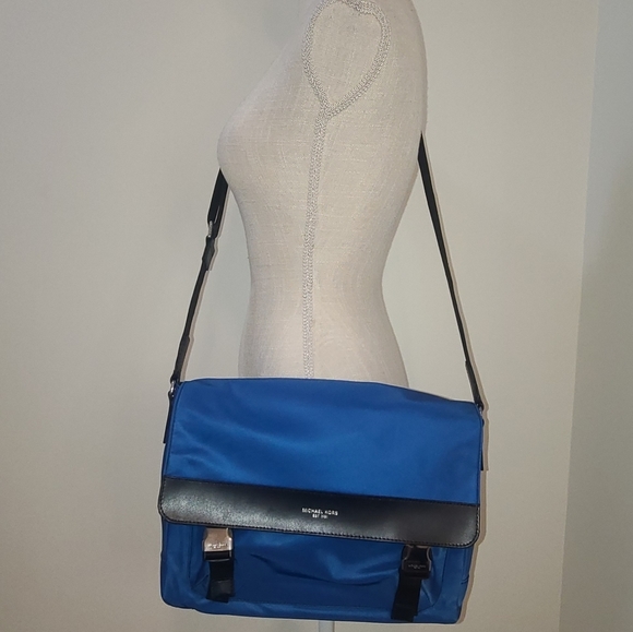 NWOT Michael Kors Laptop Messenger Bag - Picture 2 of 9